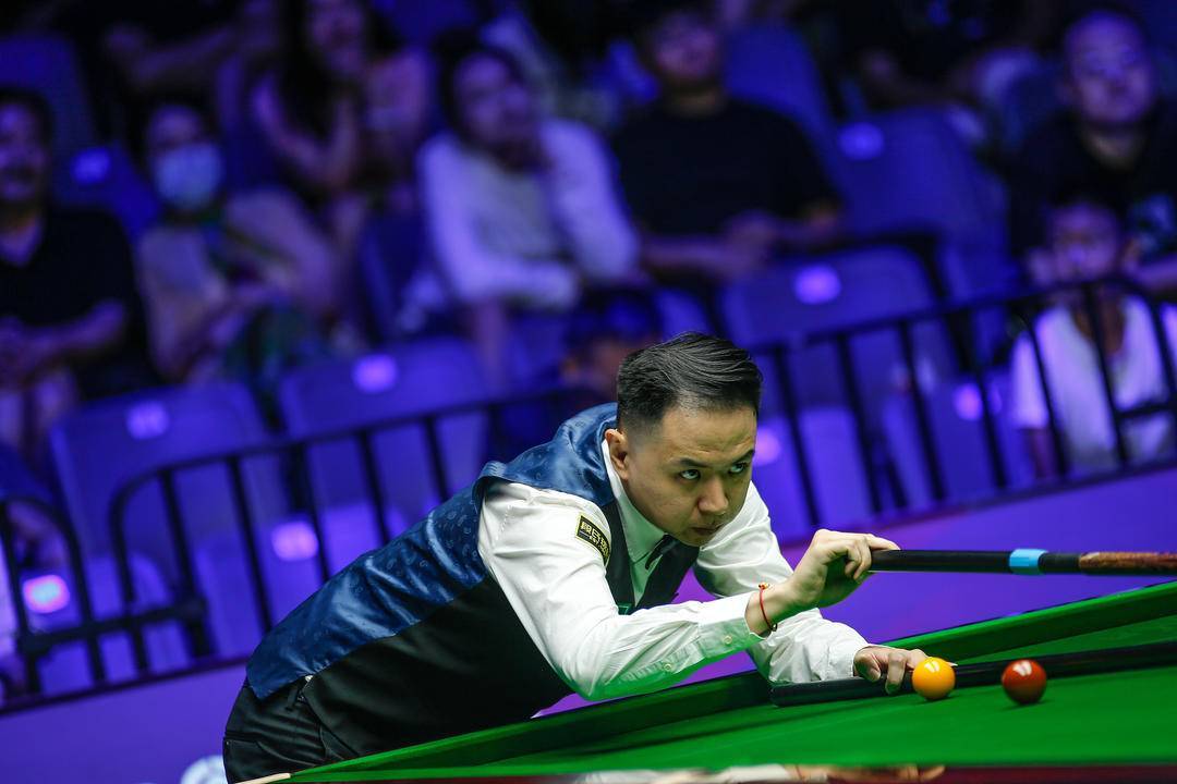 两翼的斗智 两翼的斗智